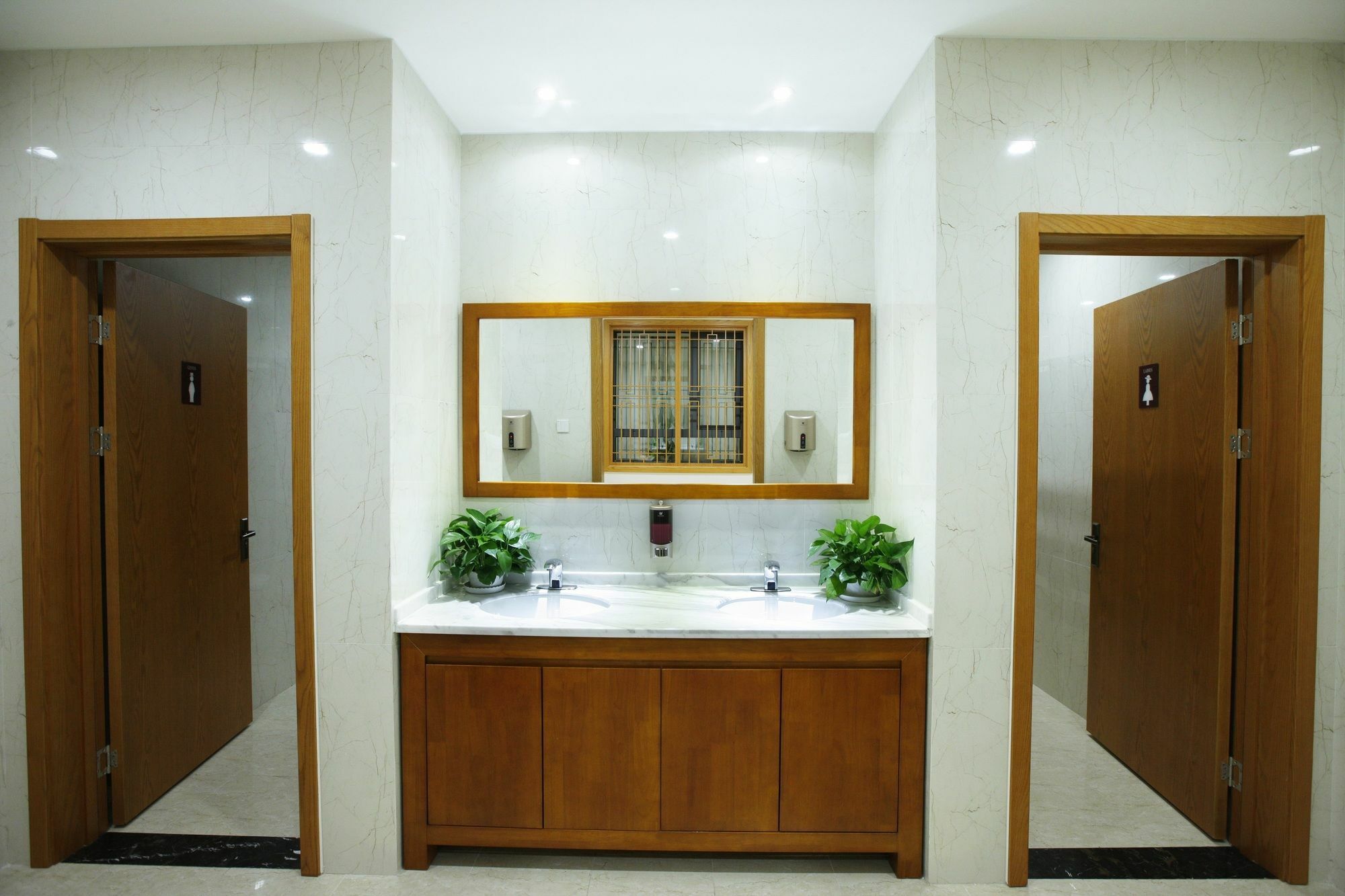 Beijing Dongdan Hotel Near Wangfujing Street,Tian'Anmen Square,The Forbidden City,Free Self-Service Laundry Room Exteriör bild
